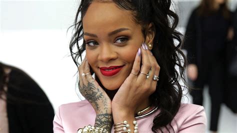 11 Times Rihanna Was Perfect Without A Man Entertainment Tonight