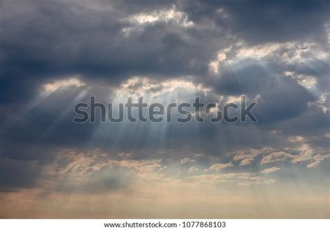 3881 Crepuscular Rays Images Stock Photos And Vectors Shutterstock