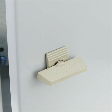 So wie in diesem zweifamilienhaus sollte eine elektroverteilung nicht aussehen. Elektroverteilung Metall IP65 für Wandmontage ...
