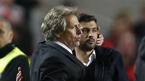 Rekordmeister benfica hat am samstag in aveiro im portugiesischen supercup vitoria guimaraes mit 3:1 besiegt und damit das triple fixiert. Benfica pode somar 11.º título com Jorge Jesus, FC Porto ...