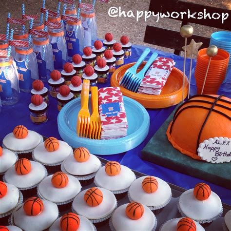 The party plates, cups, tablecloths and. Pin by Happyworkshop on Boy party themes | Basketball ...