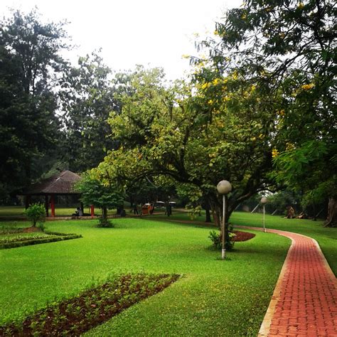 Taman & objek wisata alam di pandeglang: ekadeau: Lari Pagi di Taman Bunga Wiladatika