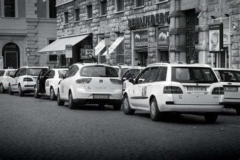Ncc roma con nuove auto mercedes. Taxis in Rome, Italy editorial photo. Image of retro ...