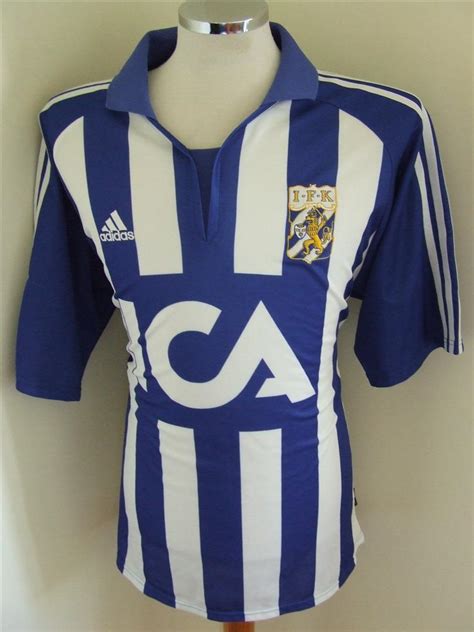 During the 2010 season, the club finished seventh place in the swedish allsvenskan. IFK Goteborg Home football shirt 2002.