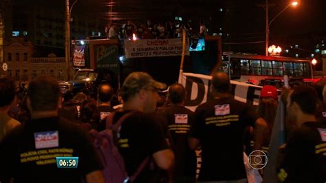Policiais Civis Fazem Protesto Pelas Ruas Do Recife Bom Dia Pe G1