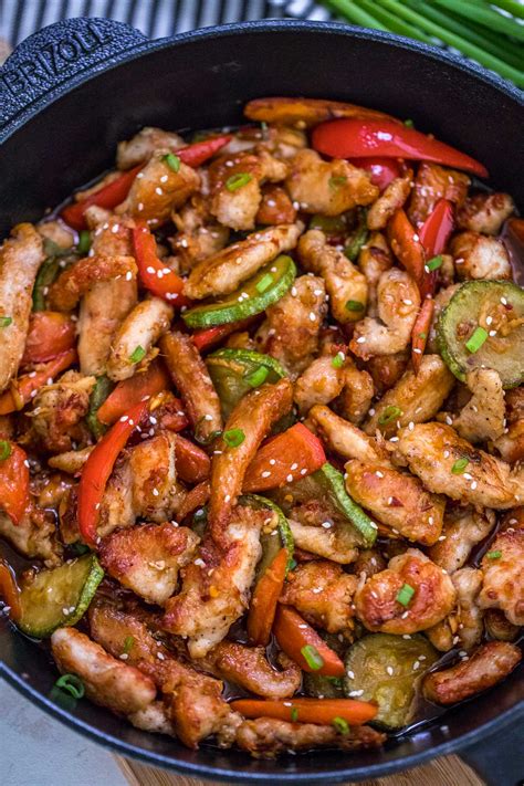 Hunan chicken, on the other hand, requires the employment of ground chilis ensuring the seeds are ground as well as a liberal quantity of dried chili pepper, garlic and shallots. Best Hunan Spicy Chicken Recipe - Sweet and Savory Meals