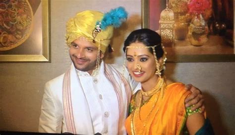 exclusive pictures of mugdha chaphekar and ravish desai s wedding are here