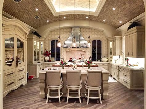 French Villa Kitchen Fratantoni Luxury Estates