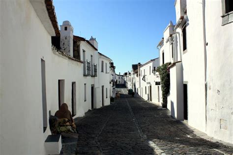 Monsaraz is a civil parish of the municipality of reguengos de monsaraz, on the right margin of the guadiana river in the portuguese alentej. MONSARAZ, ALENTEJO, holiday destination, Flights, Hotels ...