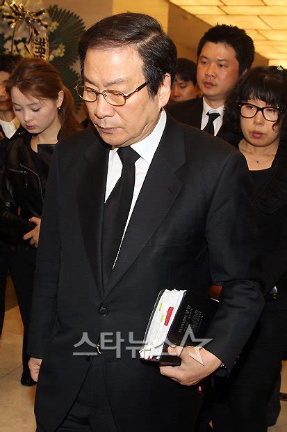 1 단독 노엘, 배후에 mc몽 있었나.밀리언 측은 부인; 故김인문, 임동진 등 동료들 참석 속 발인 엄수