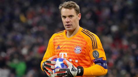 Ginge es nach neuer, dann würde er gerne noch fünf weitere jahre in münchen verbringen. FC Bayern München: Manuel Neuer warnt nach Gala gegen ...