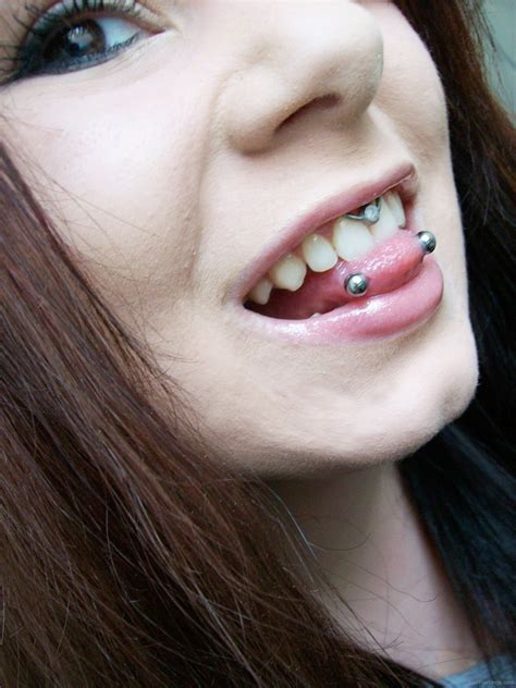 The fantastic snake eye piercing design ⌘ the tongue piercing is the most popular type of piercing in the world. Snake Eyes or Horizontal Tongue Piercings - Page 2