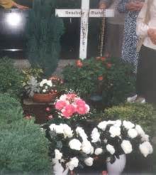 Anneliese michel lahir september 1952 di klingenberg, bavaria, jerman. Teufelsaustreibung - Der Fall Anneliese Michel (Seite 7 ...