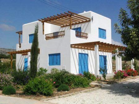 Building progress in time lapse video shows how to build a house column in ancient greek style.house construction process, construction workers plaster and. greek villas - Google Search | Beach house exterior, White ...