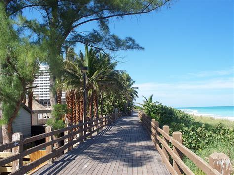 It's never too late to see the attractions. Miami - the Sunshine City