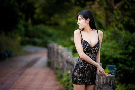 Wallpaper Asian Model Brunette Looking Away Smiling Profile