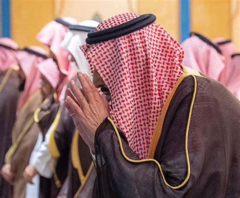 خادم الحرمين يؤدي الصلاة على الأمير بندر بن عبدالعزيز أخبار السعودية
