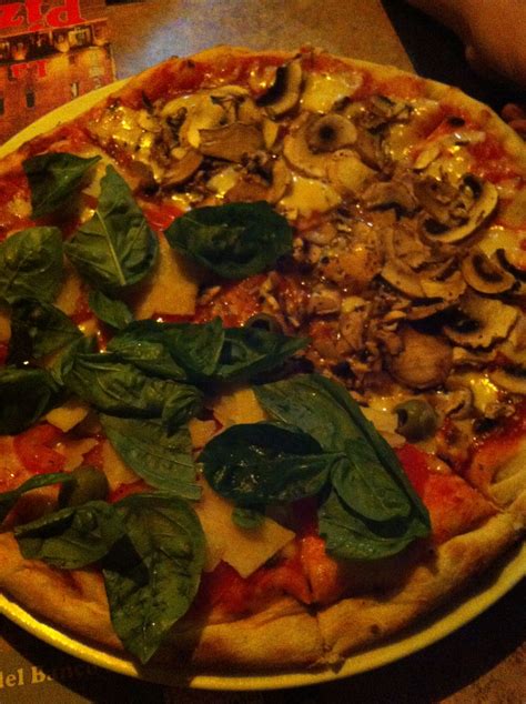 Vegetarian pizza funghi and emiliana :) so tasty ! | Vegetarian pizza ...