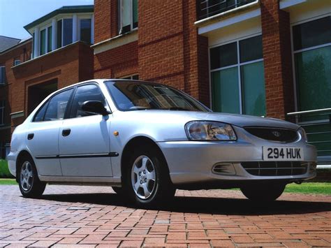 We're sorry, our experts haven't reviewed this car yet. HYUNDAI Accent 4 Doors specs & photos - 1999, 2000, 2001 ...