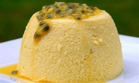 Bata as claras em ponto de neve e depois. Receita de Mousse de Maracujá - Cyber Cook