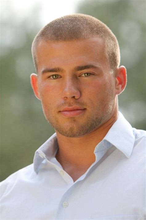 Piquetage de 2 cm et + de profondeur •coupé glissé: coupe de cheveux homme 1 cm - Coupe pour homme