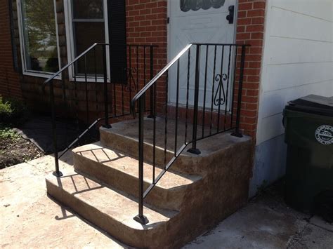 Precast concrete steps, stair treads, signs, security bollards, parking curbs / wheel stops,. Photo Gallery - Precast Concrete Steps and Iron/Vinyl Railing