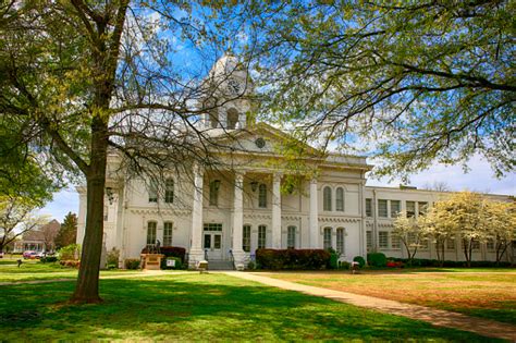The Colbert County Courthouse In Tuscumbia Alabama Stock Photo
