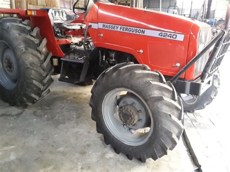 Massey Ferguson 4240 4wd Surya Traktor