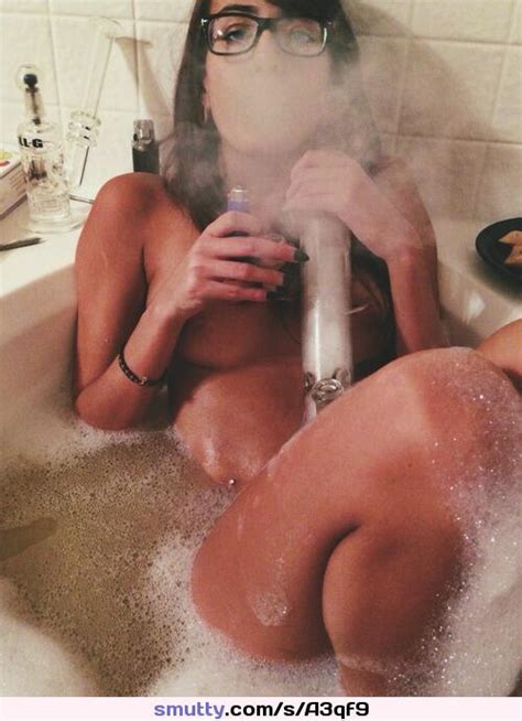 Sexy Bath Stonerchick Glasses Tits Smoking Weed Free Download Nude