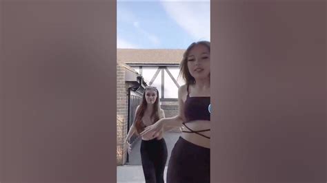 Two Girls Twerking Youtube