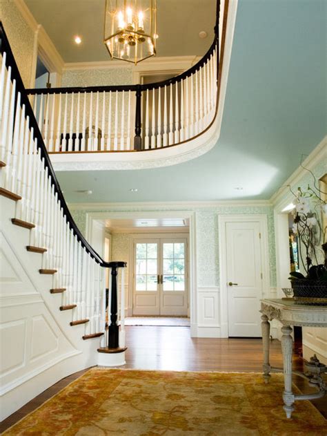 Painted banisters take your home's stairway to new heights, turning an often boring, utilitarian space into an area worth noticing. Black Banister Design Ideas & Remodel Pictures | Houzz