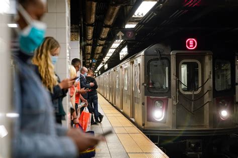 Faulty Equipment On Nycs Lexington Ave Line Slows Commutes