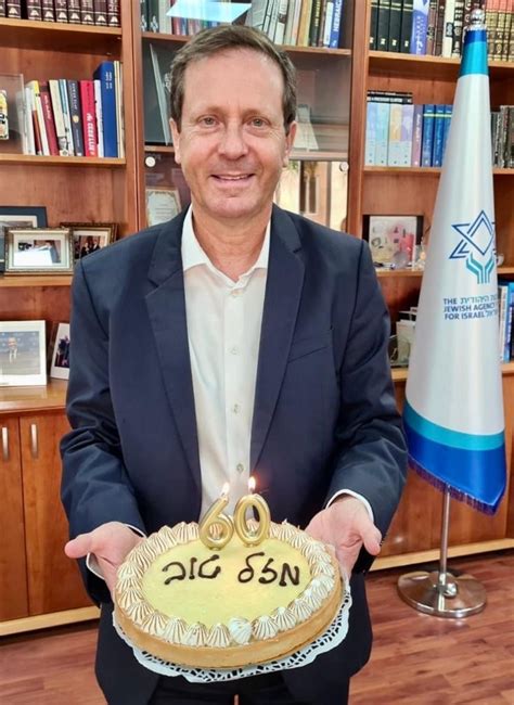 Jun 07, 2021 · כחודש לפני כניסתו לבית הנשיא באופן רשמי, נועד היום (שני) יצחק (בוז'י) הרצוג, הנשיא המיועד, עם הנשיא המכהן ראובן (רובי) ריבלין בבית הנשיא שבירושלים. הלאונג': פוסט הסגר של אברהמי | TMI