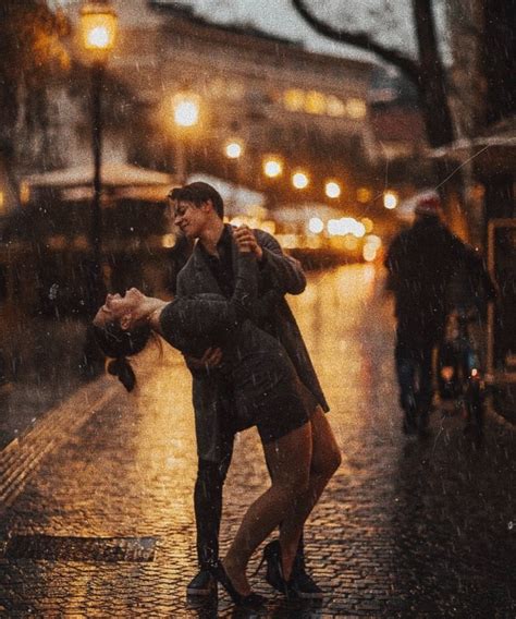 Image About Love In Aesthetic 🌹 By Sophia On We Heart It Kissing In The Rain Couples Photo