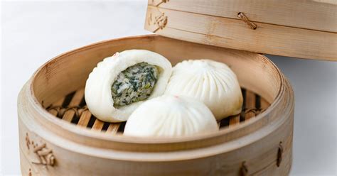 Find table service with ba bar, din tai fung, eureka! Vegetable & Kurobuta Pork Bun - Din Tai Fung