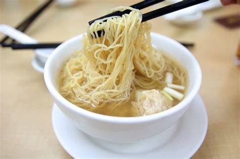 One is enough to fill you up for night supper mood. Ho Hung Kee - Hong Kong's One Star Michelin Wonton Noodles ...