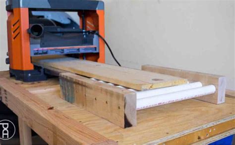 Building a set is a fairly easy woodworking project that you can tackle in a day. Outfeed Rollers for the Planer - Free Woodworking Plan.com