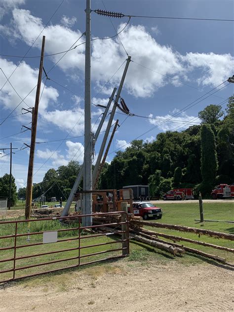 MHP responds to log truck accident in Warren County | WJTV