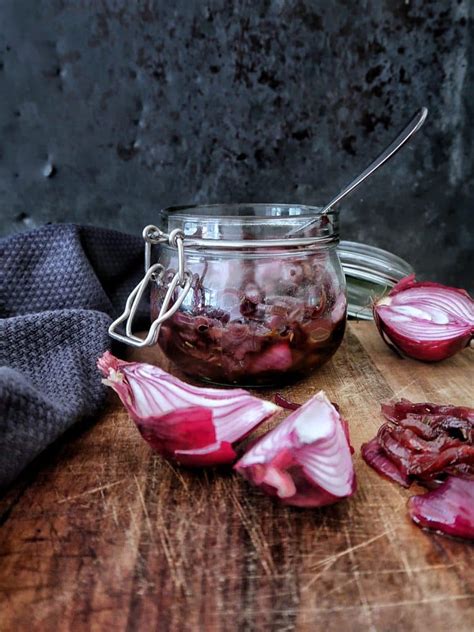 Chutney van rode uien en rozemarijn