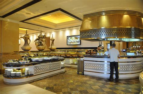 The emirates palace is a luxury five star hotel in abu dhabi, united arab emirates. Buffet Emirates Palace (1) | Abu Dhabi | Pictures | United ...