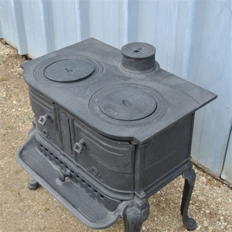 Small Gaudin Wood Stove In Black Cast Iron In Toad Style