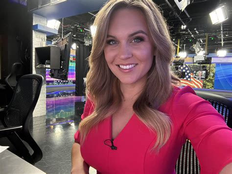 Emily Roehler WOWT Omaha, NE : r/CurvyNewsWomen