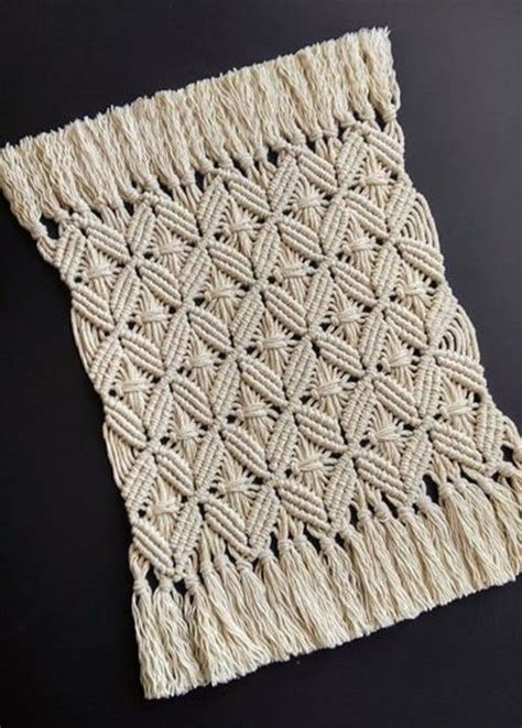 Der teppichboden wird nur auf stufen haften, die gerade und frei von schmutz, staub oder anderen rückständen sind. Artikel ähnlich wie Macrame Teppich Teppich Serviette ...