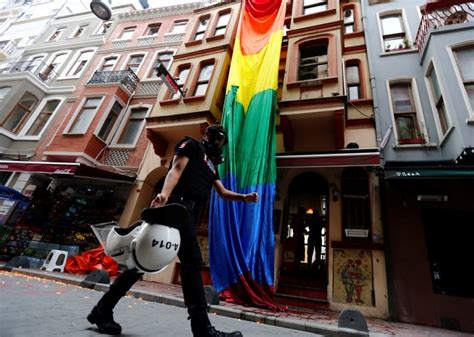 Istanbul Pride Parade Hit With Tear Gas By Police At Least Arrested