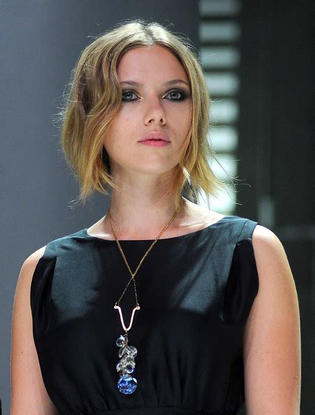 Scarlett Johansson Pendant Necklaces Looks Stylebistro