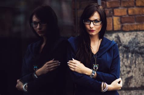 Masaüstü Kadınlar Model Portre Uzun Saç Gözlüklü Kadınlar Mavi