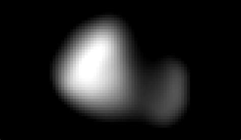Kerberos are o formă dublată și are aproximativ 19 km (12 mi) pe cea mai lungă dimensiune și 9 km. Last of Pluto's Moons - Mysterious Kerberos - Revealed by ...