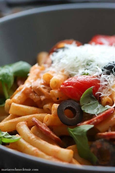 I cook the meats, pasta and sauce all at the same time, but it can be done individually and refrigerated before baking it in the oven. Nudeln mit Chorizo und Tomaten - Maria, es schmeckt mir