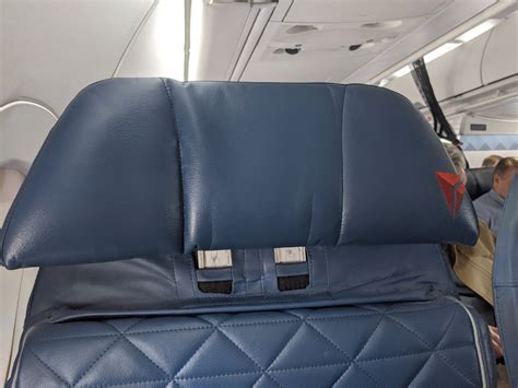 Review Deltas Boeing 717 In First Class Lga To Chicago