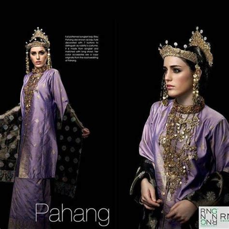 Baju kurung merupakan baju tradisional melayu yang bolehlah ditafsirkan sebagai baju longgar atau tertutup. 33 best BUSANA TRADISIONAL images on Pinterest | Indonesia ...